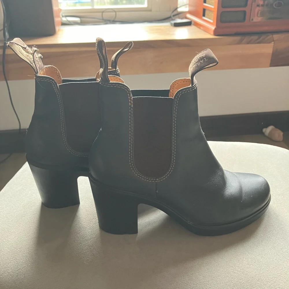 Women's Black Blundstone heels - Picture 2 of 4